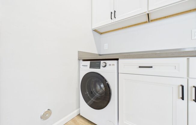Newly renovated STUDIO in the heart of Pacific Beach! (a/c, w/d)