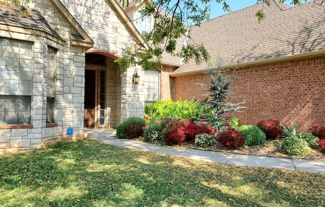 Beautiful 4Bedroom Home tucked away on a quiet cul-de-sac in Coffee Creek! Edmond Schools! Available Now!!!