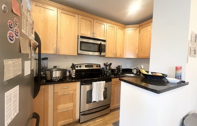 2 beds, 1 bath, $3,600, Unit 32