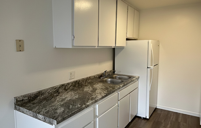 2 beds, 2 baths, 897 sqft, $1,400, Unit 112