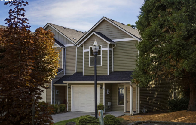Spacious Vancouver Home In Convenient Salmon Creek Location!