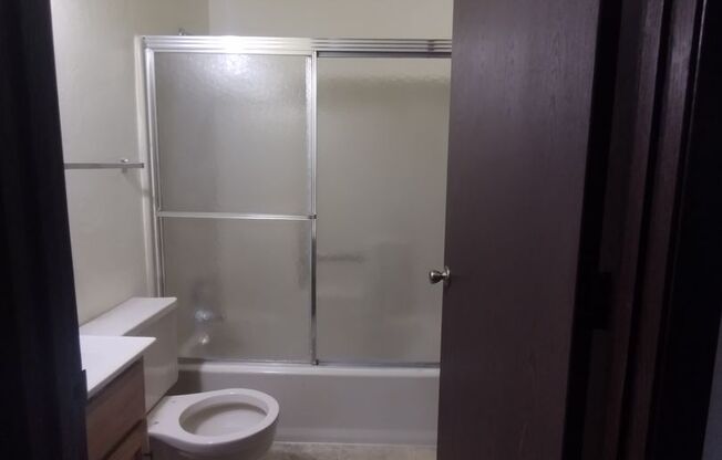 2 beds, 1 bath, 824 sqft, $1,029, Unit 1398-04