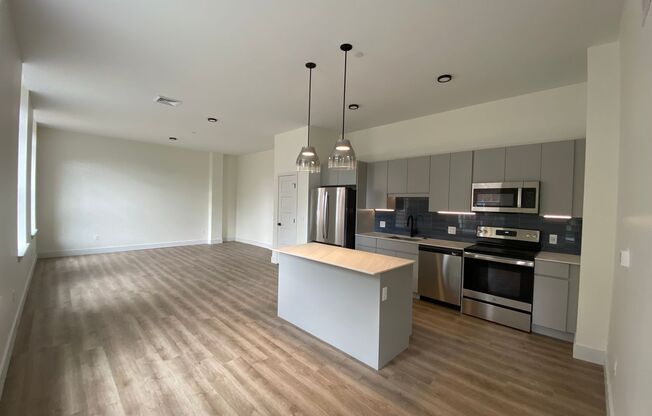 1 bed, 1 bath, 1,014 sqft, $2,461, Unit 222
