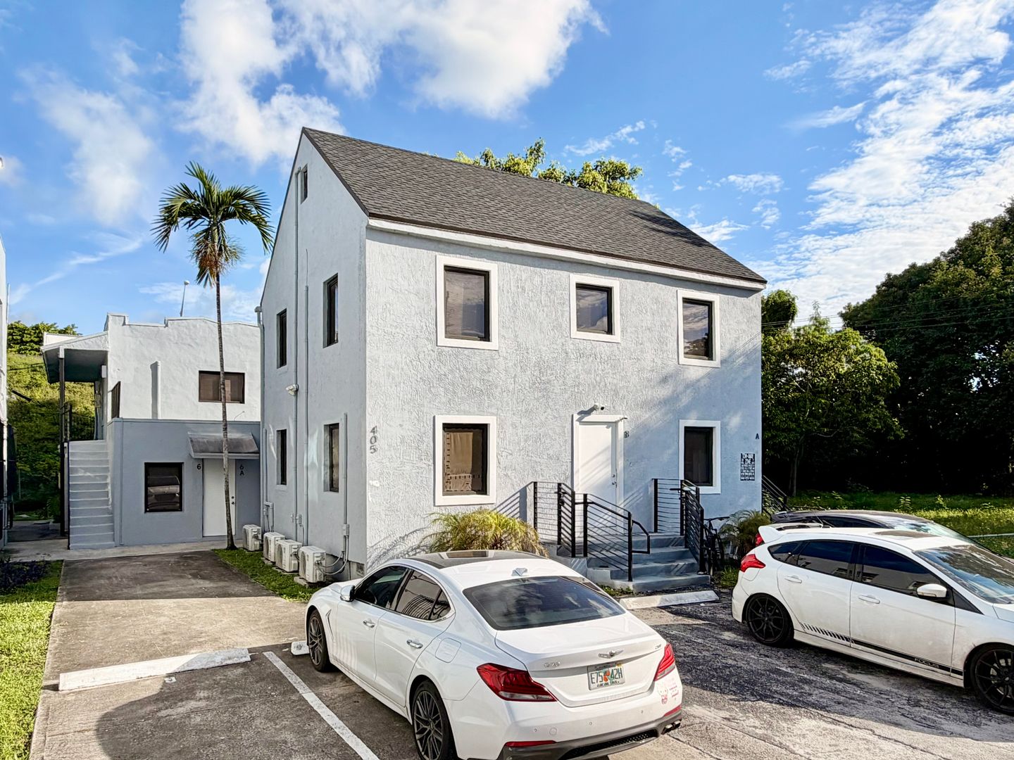 405 NW 37 ST