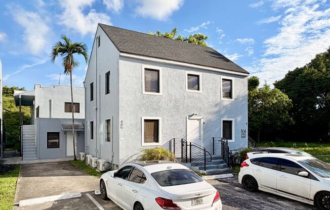 405 NW 37 ST