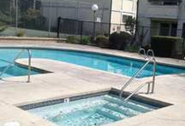 Great 1br 1bath Condo w/Tennis court/swimming pool/playground  For Rent