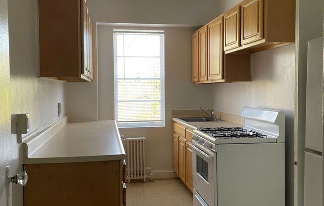 1 bed, 1 bath, 925 sqft, $1,994, Unit 122