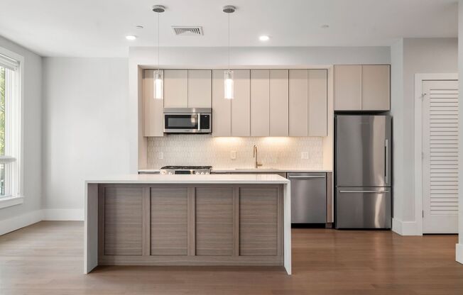 2 beds, 1 bath, 940 sqft, $3,600, Unit 305