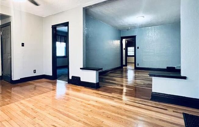 1 bed, 1 bath, 670 sqft, $870, Unit Carter Ave 4640 #1F