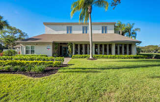 L'Estancia Apartment Homes