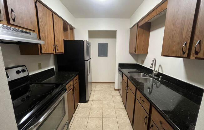 2 beds, 1 bath, 965 sqft, $1,650, Unit 7733CH