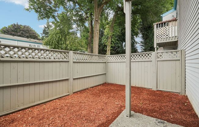 2 beds, 1 bath, 930 sqft, $1,695, Unit O7