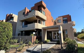 Spacious 2 Bedroom, 2 Bathroom, Canoga Park Condominium for Lease!