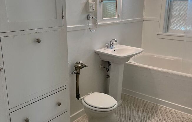 1 bed, 1 bath, $1,195, Unit 21