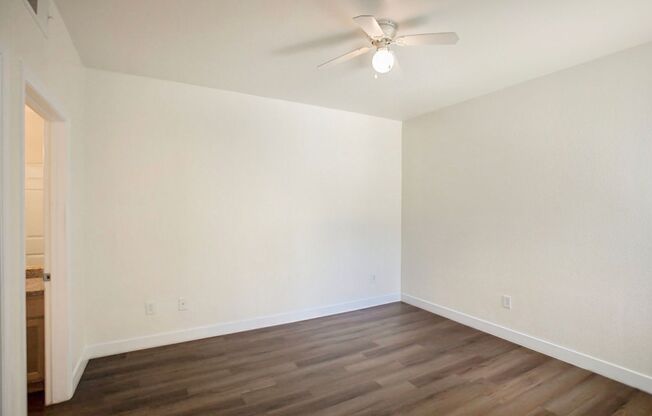 3 beds, 2 baths, $1,595, Unit Building #11