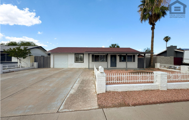 4Bed/2Bath House at Chandler Blvd/McQueen Rd! Ready for Immediate Move-In! – NO HOA!