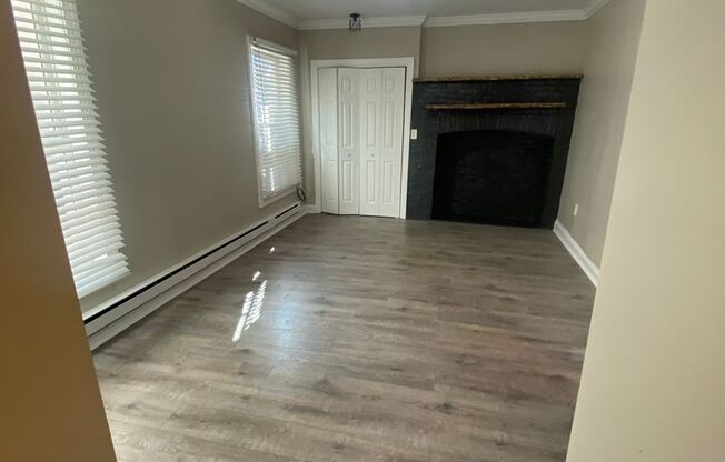 Studio, 1 bath, 307 sqft, $1,125, Unit 1R