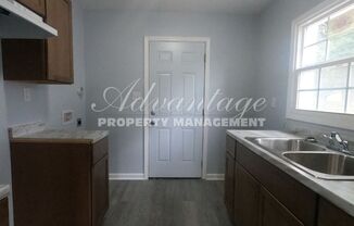 3 beds, 1.5 baths, $995