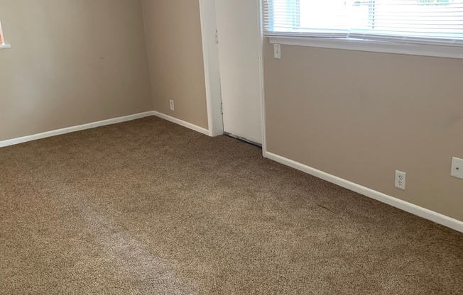 2 beds, 1 bath, 900 sqft, $950