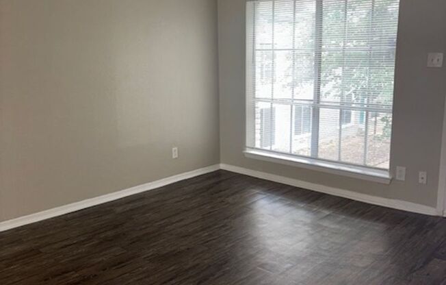 2 beds, 1 bath, 853 sqft, $1,425, Unit 433