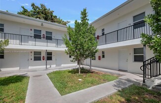 1710 NW 1 CT