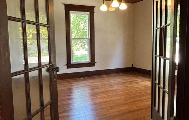 Large Victorian home in Aurora