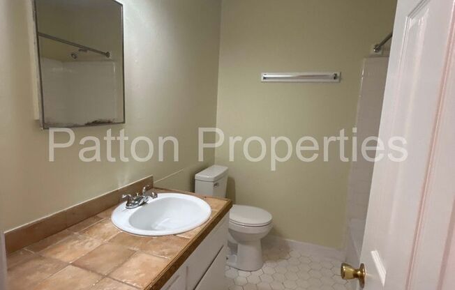 3 beds, 1.5 baths, $1,295