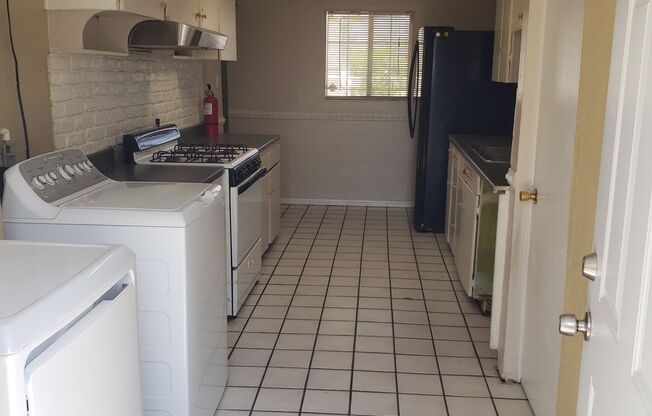 (((Available))) 3BR 1 BA House Shared w/ADU 673 E. Margarita Rd Rialto