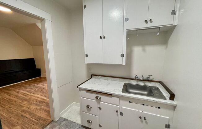 Studio, 1 bath, 355 sqft, $795, Unit 8