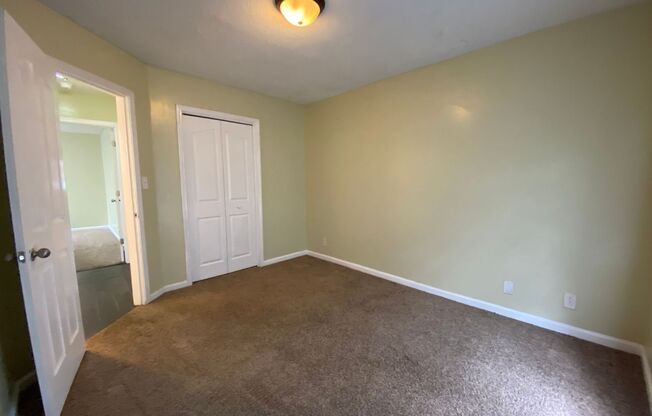 3 beds, 2 baths, $1,400