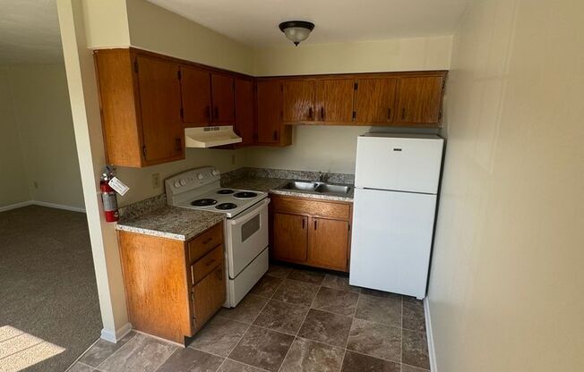 2 beds, 1 bath, $1,195, Unit 7945-05