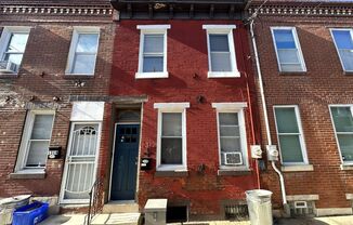 Gorgeous 2-Bedroom Townhome in Point Breeze! Available NOW!
