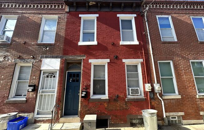 Gorgeous 2-Bedroom Townhome in Point Breeze! Available NOW!