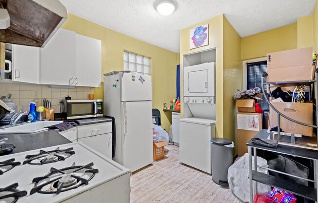 1 bed, 1 bath, 1,300 sqft, $1,049, Unit 114 S 11th Street