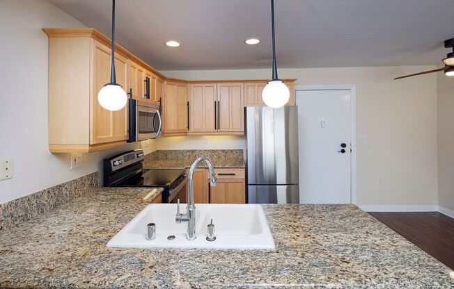 Available 1 Bedroom/1 bathroom remodled Condo in Long Beach!!