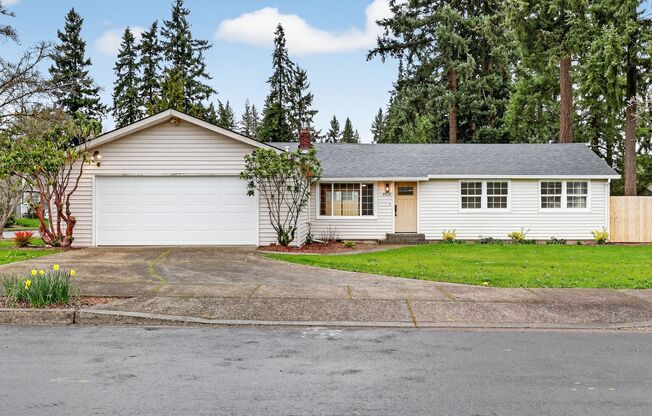 Georgeous Ranch Style Home in the Heart of Vancouver Near Royal Oaks Golf Course!