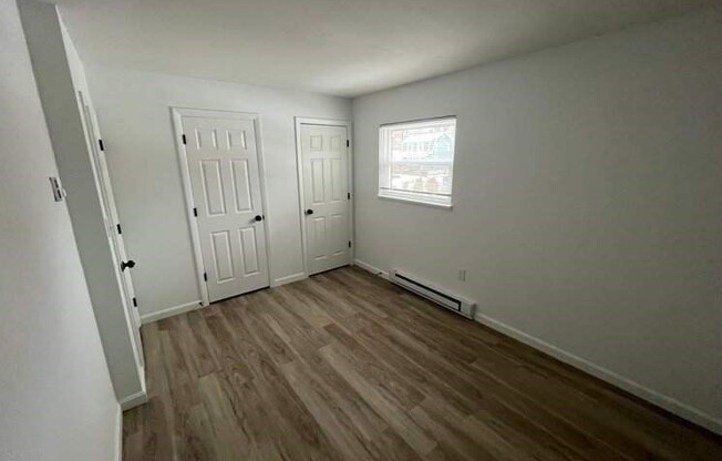 2 beds, 1 bath, 850 sqft, $2,400, Unit 31