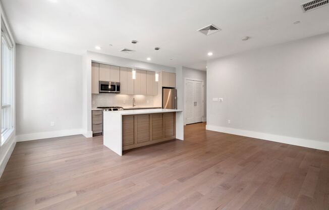 2 beds, 1 bath, 940 sqft, $3,600, Unit 305