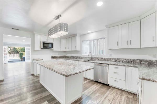 8558 PASO ROBLES AVE
