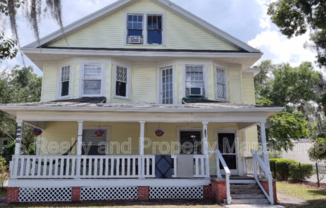 134 W HOWRY AVE