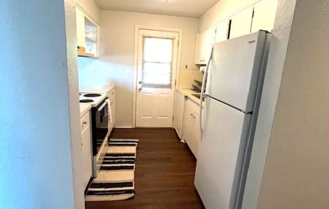 1 bed, 1 bath, 827 sqft, $1,550, Unit BEL240 #3