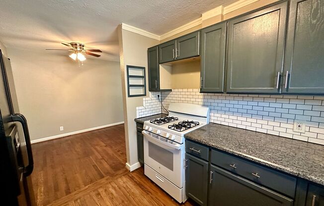 1 bed, 1 bath, 844 sqft, $1,450, Unit 6205 St Moritz Ave