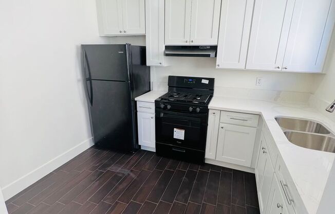 2 beds, 1 bath, 920 sqft, $2,800, Unit 8540S-3