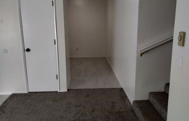 3 beds, 1 bath, $1,675, Unit 1559