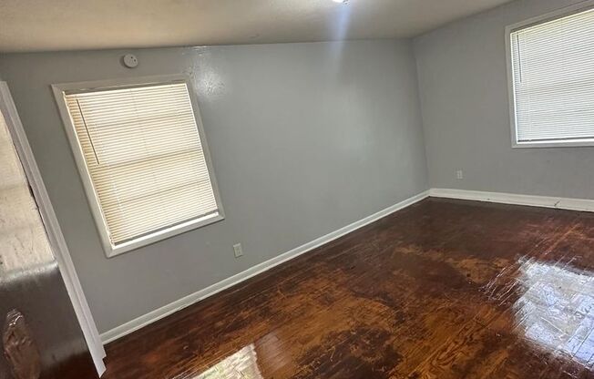 Fully Renovated 4 /1 Single Family House Available for Immediate Rent!