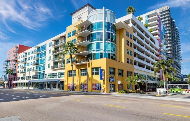DOWNTOWN TAMPA CONDO!!