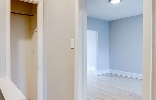 1 bed, 1 bath, 700 sqft, $1,250, Unit 6