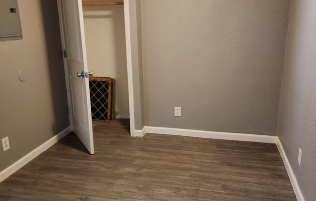 #1068- 1552 McDowell LLC