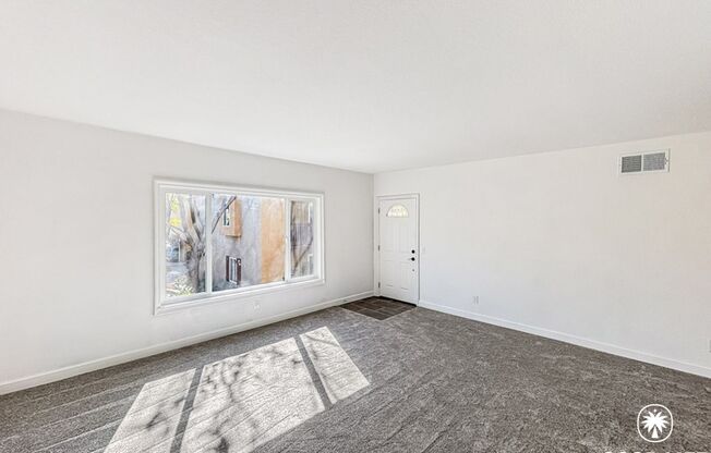 Stunning 2BD/2BA Condo in El Cajon W/ A/C, Private Balcony, Updated Kitchen, Coin-Op Laundry, & Community Pool/Spa !