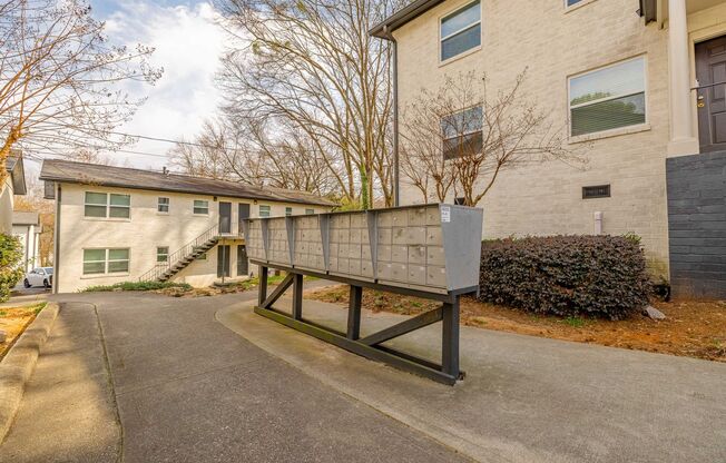 2 beds, 1 bath, 850 sqft, $1,350, Unit 26-C1